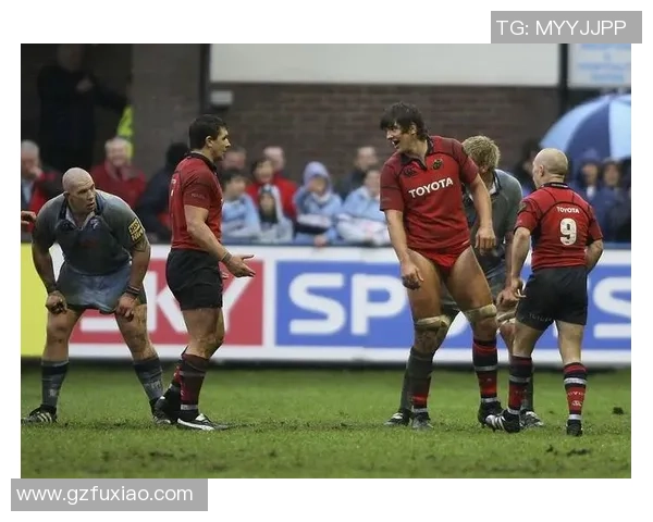 足球场上球星走光瞬间曝光 引发热议与关注